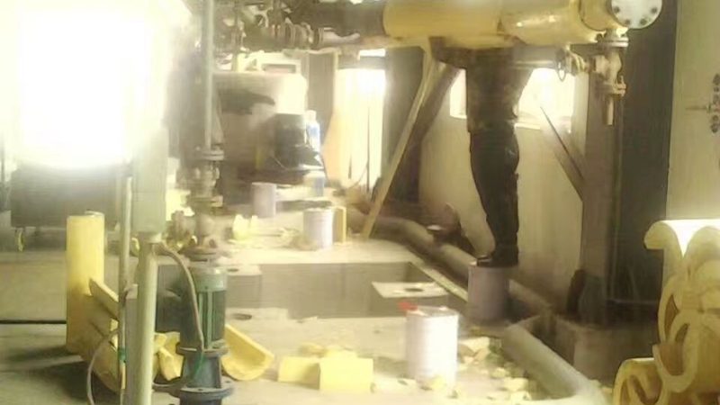 在选购丙烯酸涂料时，应注意以下几点：